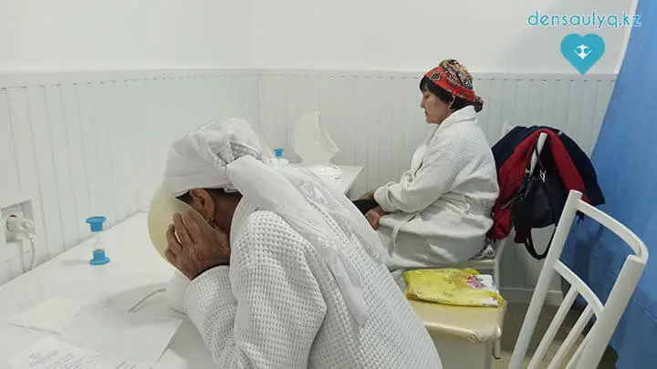 Лечебный корпус санатория Дархан Сарыагаш. Стол для ингаляции Лечебный корпус санатория Дархан Сарыагаш. Стол для ингаляции